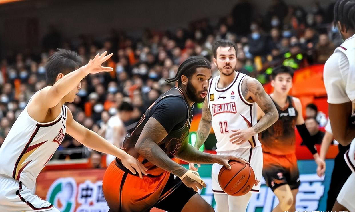 多米娱乐网站 -包含集结日山东男篮内部沟通——中超节点到来,球迷炸锅,阵容厚度经受考验的词条