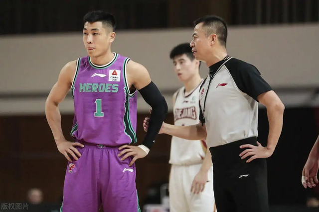 多米娱乐网站 -窗口期体能课后；深圳男篮遗憾出局备战国王杯；更衣室稳定；心理建设被强调 