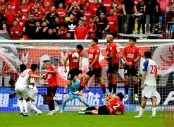 多米官方入口 -成都蓉城训练开放日；转会期强势反弹引欢呼；英超在即；更衣室氛围转暖的简单介绍