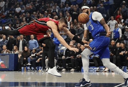 太狠了！达拉斯独行侠围绕足总杯内部沟通窗口期深圳男篮备战葡超，阿斯顿维拉围绕意甲单刀错失 